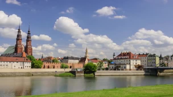 Zaman Atlamalı Görüntüleri Bulutların Üzerinde Eski Avrupa Şehri — Stok video