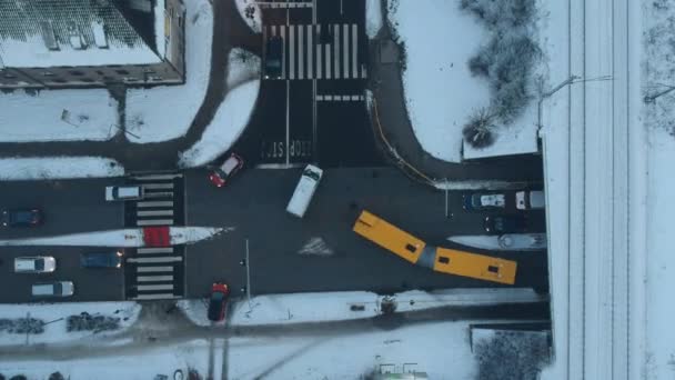 Воздушные Съемки Старого Европейского Города Покрытого Снегом — стоковое видео