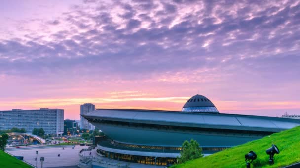 Secuencias Lapso Tiempo Las Nubes Sobre Moderno Edificio Del Estadio — Vídeos de Stock