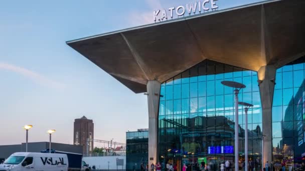 Time Lapse Footage Modern Building European City Evening Katowice Polónia — Vídeo de Stock