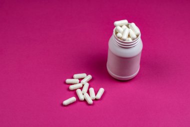 pembe hap kavanozu yakın çekim