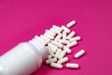 pembe hap kavanozu yakın çekim