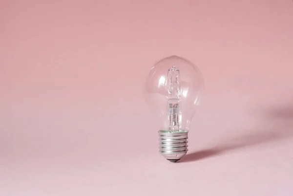 Vista Ravvicinata Della Lampadina Bianca Isolata Rosa — Foto Stock