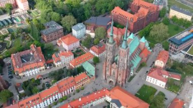 Wroclaw havadan görünümü: Ostrow Tumski, St John Katedrali Vaftizci ve Kutsal Haç Ve St Bartholomew Koleji Kilisesi