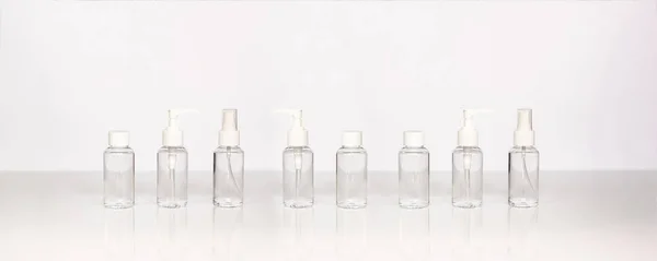 Skönhet Kosmetika Glas Flaska Branding Mock Främre Pastellvit Bakgrund Paket — Stockfoto