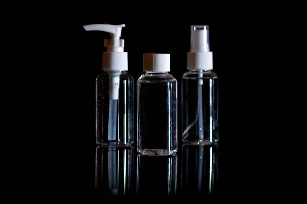 Bottiglie Cosmetiche Vetro Bianco Sfondo Nero Progettazione Stampa Modellare — Foto Stock