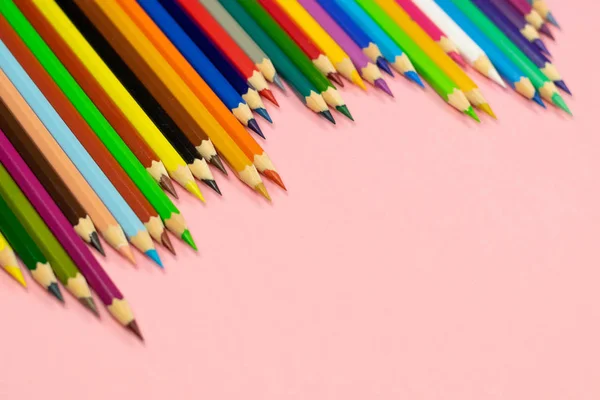 Κλείστε Χρωματιστά Μολύβια Ροζ Φόντο Διαδρομή Αποκοπής Φιλοσοφία Πλαισίου Εκπαίδευσης — Φωτογραφία Αρχείου