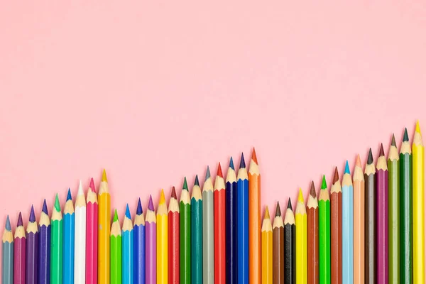 Κλείστε Χρωματιστά Μολύβια Ροζ Φόντο Διαδρομή Αποκοπής Φιλοσοφία Πλαισίου Εκπαίδευσης — Φωτογραφία Αρχείου