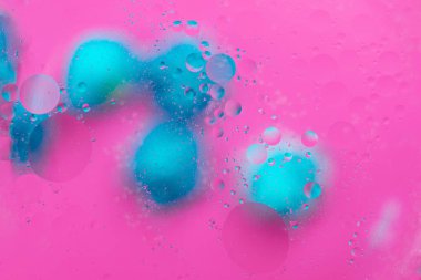 Su üzerinde renkli yağ kabarcıkları soyut makro moleküler deseni. 