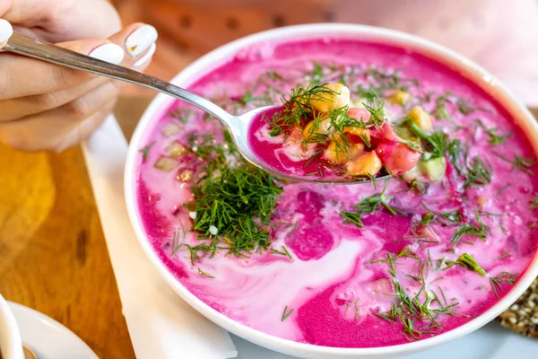 Girl eating healthy brunch breakfast. Detox diet. Vegan food. Green healthy food concept. — Stock Photo, Image