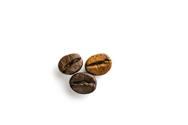 Pörkölt Kávébab Eszpresszó Cappuccino Izolált Fehér Háttérrel Kivágás — Stock Fotó