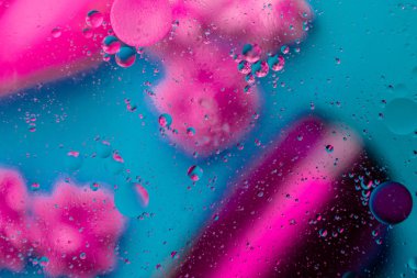 Su üzerinde renkli yağ kabarcıkları mikro moleküler soyut desen. 