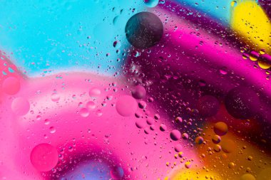 Su üzerinde renkli yağ kabarcıkları mikro moleküler soyut desen. 