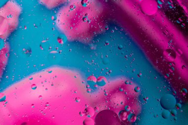 Su üzerinde renkli yağ kabarcıkları mikro moleküler soyut desen. 