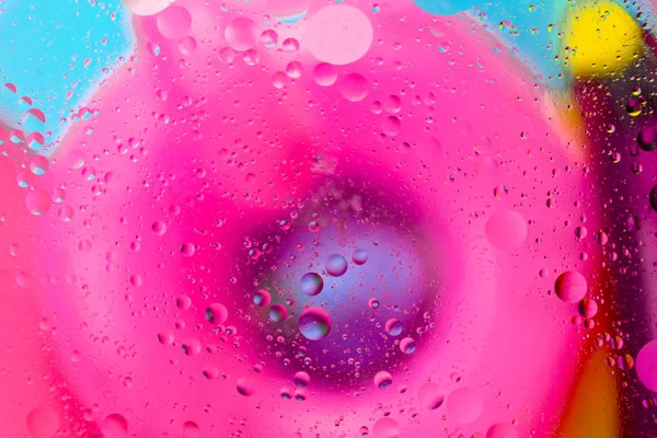 Mikro molekularnej abstrakcyjny wzór kolorowych pęcherzyków oleju na wodzie. — Zdjęcie stockowe
