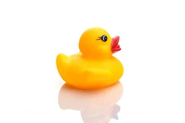 Pato de goma. Juguete de plástico amarillo para baño. Fondo Ducky — Foto de Stock