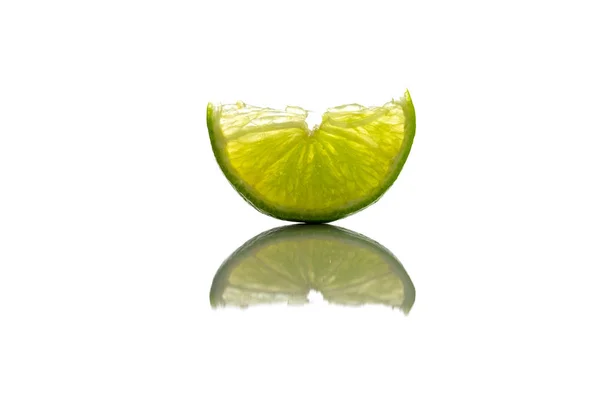 Fond vert lime. Fruits frais de citron cru. Aliments pour agrumes — Photo