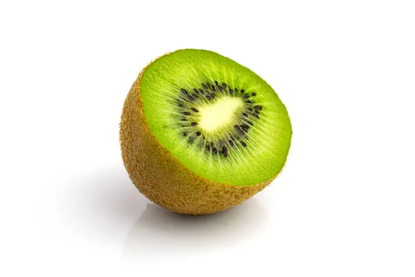 Kiwi isolé. Kiwi vert juteux. Fruits frais biologiques . — Photo