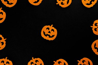 Cadılar Bayramı simgeleri. siyah sırt izole korkunç kabak dekorasyon