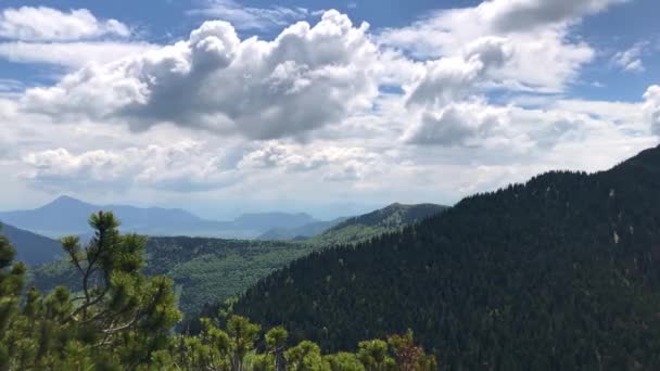 테트리스, 자연의 산의 경사지 파노라마. 폴란드, 티라 국립 공원의 풍경. — 비디오