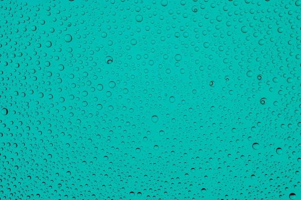 ガラスに水を落とす ぬれた雨模様の質感の背景 — ストック写真