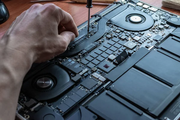 Reparatie Computers Technologie Onderhoud Hardware Van Mens Ingenieur Elektronische Technicus — Stockfoto