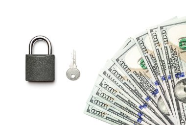Dolar güvenliği. Beyaz üzerinde asma kilit olan Washington Amerikan parası. Kullanıcı parası beyaz arka plan. Düz bir poster arkaplanı.