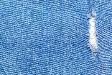 Kot pantolon arka planı. Mavi kot kumaş desenli, yakından. Vintage arkaplan veya duvar kağıdı için kopyalama alanı olan çivit kumaş dokusu