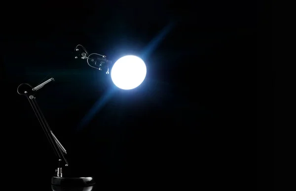 Nowoczesna Lampa Stołowa Czarnym Tle Lekkie Meble Wystroju Biurowego — Zdjęcie stockowe