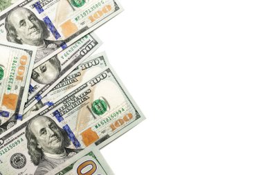 Yüz dolarlık banknot. Düşen para beyaz arka planda izole edilmiş. Amerikan parası.