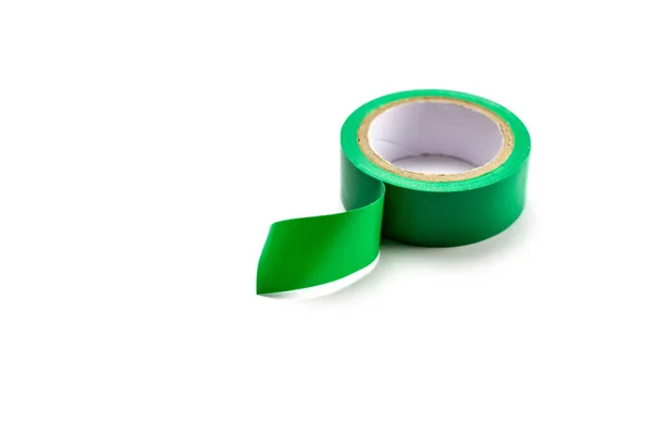 Whisky. Cinta adhesiva o rollo de papel adhesivo verde aislado en blanco. Fondo roto con textura de conducto grunge de tira . — Foto de Stock