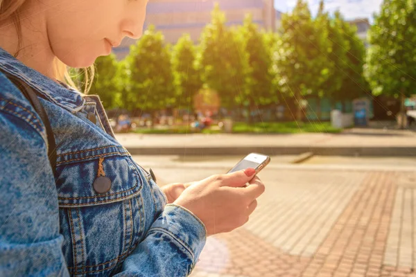 Selfie girl. Pretty female taking fun self portrait photo. Happy young girl with phone smile, typing texting and taking selfie in summer sunshine urban city. People travel technology. — Stock Photo, Image