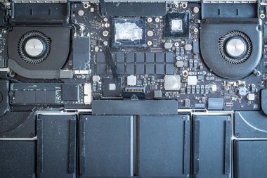 İnsan mühendisinden teknoloji bakım donanımı. Bilgisayarları tamir et. Elektronik teknisyen bilgisayar servisi