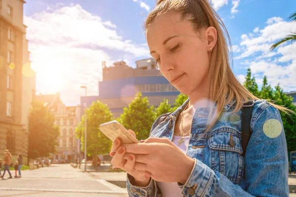 Lifestyle Self Happy Young Girl Phone Smile Typing Texting Taking — Stock Photo, Image