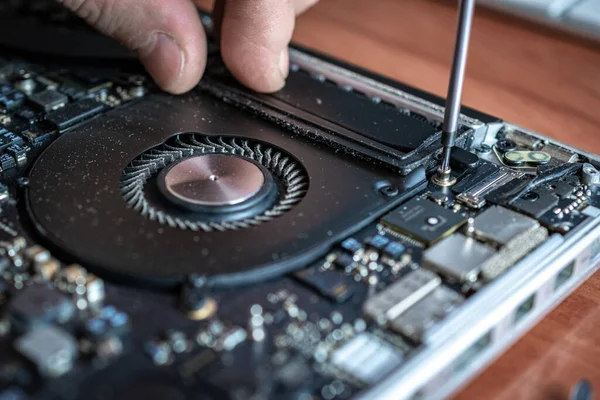 Computador Placa Mãe Reparação Eletrônica Tecnologia Serviço Hardware Técnico Engenheiro — Fotografia de Stock