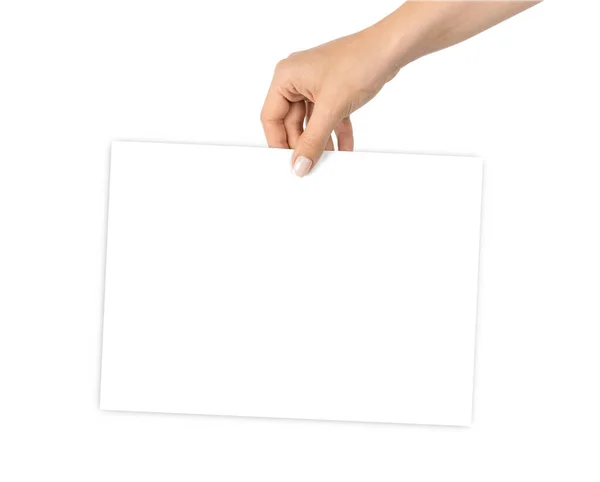 Handhållningskort. Hand hålla tomt visitkort papper isolerad på vit bakgrund. Tomma kreditmallar i egen regi. — Stockfoto
