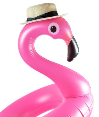 Yaz eğlencesi ıssız. Beyaz arka planda izole edilmiş yaz plajı için pembe havuz şişirilebilir flamingo. Çocuklar için komik bir oyuncak..