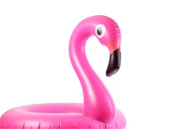 Flamingo izole edildi. Beyaz arka planda izole edilmiş yaz plajı için pembe şişirilebilir flamingo. Havuz havuzu partisi