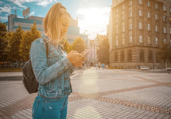 Girl Lake Summer Happy Young Girl Phone Smile Typing Texting — Stock Photo, Image