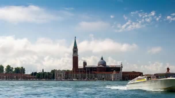 Venecia Italia Antigua Arquitectura Italiana Con Puente Emblemático Barco Romántico — Vídeo de stock