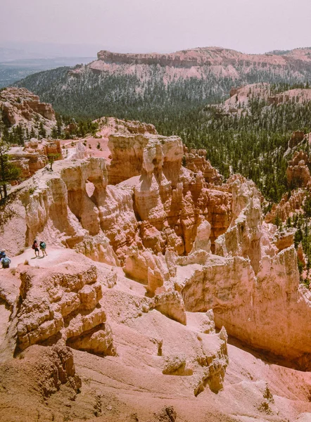 Yürüyüşçüler veya turist Bryce Canyon, Utah. ABD.