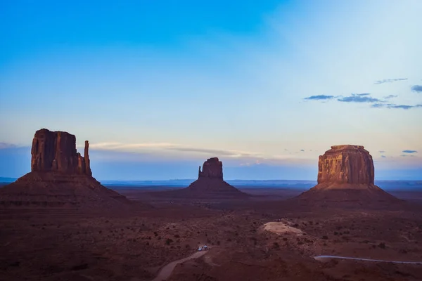 Pohled na západ slunce v údolí Monument, Arizona, USA. Západní — Stock fotografie