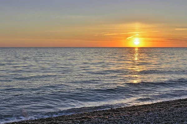 Kafkaslar 'ın Karadeniz kıyısında günbatımı