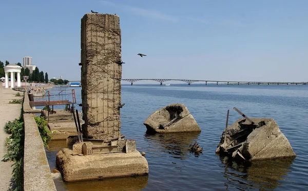 Saratov City Remains Piles Old Railway Bridge Next City Embankment — Stock Photo, Image