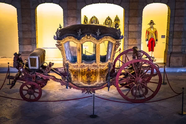 Lizbon, Portekiz Lizbon, Portekiz Milli takım teknik direktörünün Müzesi. Antika arabalar sergiler