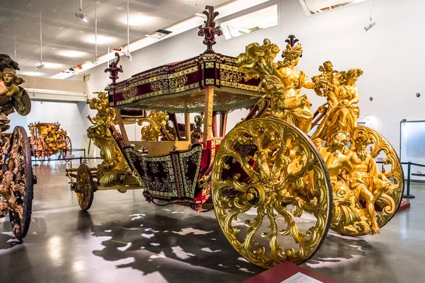 Lizbon, Portekiz Lizbon, Portekiz Milli takım teknik direktörünün Müzesi. Antika arabalar sergiler