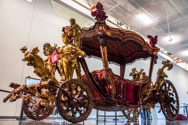 Lizbon, Portekiz Lizbon, Portekiz Milli takım teknik direktörünün Müzesi. Antika arabalar sergiler