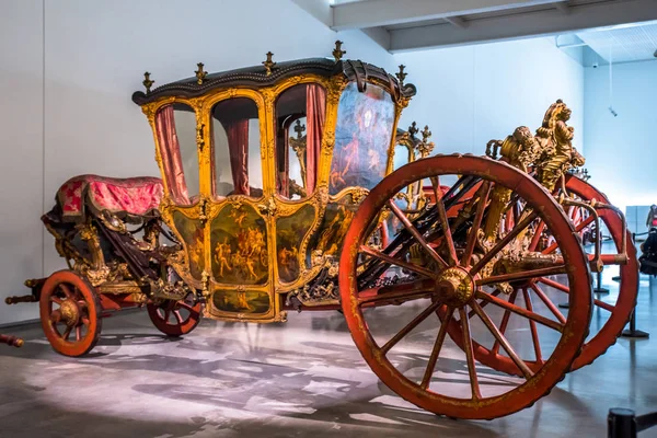 Lizbon, Portekiz Lizbon, Portekiz Milli takım teknik direktörünün Müzesi. Antika arabalar sergiler