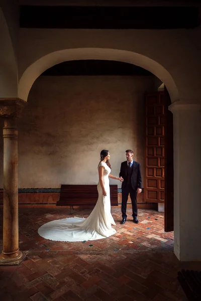 Belo Par Romântico Casamento Alhambra Cerimônia Casamento Alhambra — Fotografia de Stock