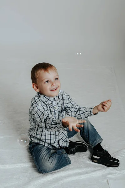 Little boy playing with soap bubbles — Stock Photo, Image